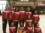 Foto di gruppo con tecniche sedute Eleonora Guidarelli, Virginia Tittarelli, Elisa Paciotti,Gaia Mancini. In ginocchio Anastasia Crocione. In piedi Serena Ottaviani, Alessia Starace, Byliana Diakova (tecn) Valentina Scotto, Melany Muscella, Asia Campanelli, Julieta Cantaluppi(tecn) Nicole Baldoni.