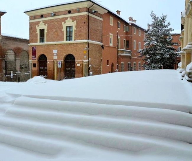 Il Museo diocesano visto dalla scalinata della Cattedrale di San Venanzio di Fabriano