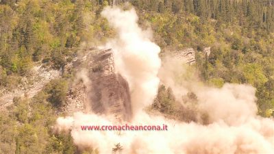 Pochi secondi dopo l'eplosione del masso di Pontechiaradovo