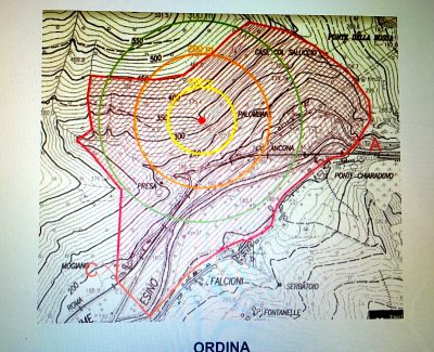 La planimetria della zona rossa che sarà evacuata per la demolizione del masso id Pontechiaradovo di Genga