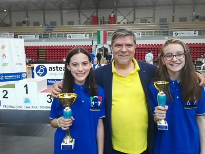 Sulla sinistra Alice Armezzani campionessa regionale