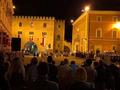 Piazza del Comune gremita per il Palio 2018