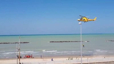 I soccorsi portati alla spiaggia libera di Palombina