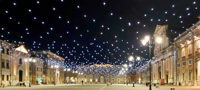 Immagini Luminarie Natalizie.Luci E Coreografie Per Accendere Il Natale Di Senigallia Cronache Ancona