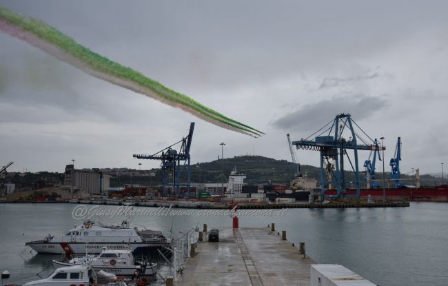 https://www.cronacheancona.it/wp-content/uploads/2020/05/Frecce_Tricolori-DSC_0495--650x415.jpg