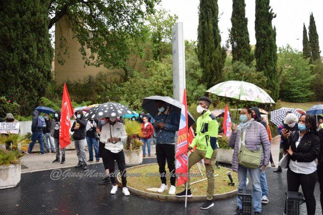 https://www.cronacheancona.it/wp-content/uploads/2020/05/sit-in_reddito-DSC_0516--650x433.jpg