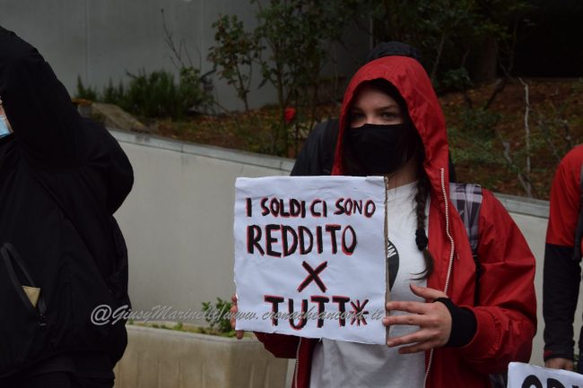 https://www.cronacheancona.it/wp-content/uploads/2020/05/sit-in_reddito-DSC_0556--650x433.jpg