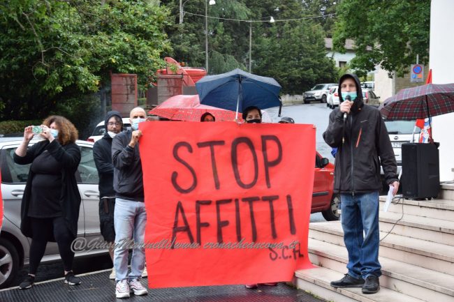 https://www.cronacheancona.it/wp-content/uploads/2020/05/sit-in_reddito-DSC_0565--650x433.jpg