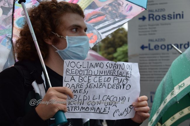 https://www.cronacheancona.it/wp-content/uploads/2020/05/sit-in_reddito-DSC_0568--650x433.jpg