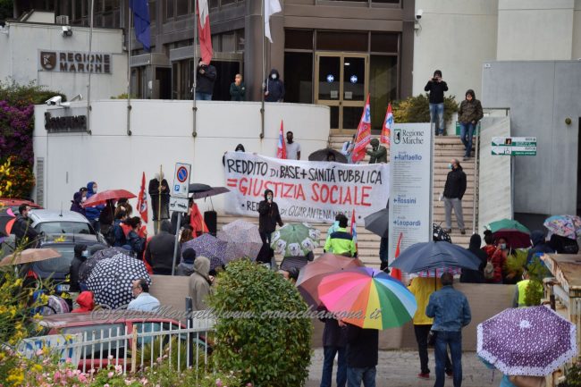 https://www.cronacheancona.it/wp-content/uploads/2020/05/sit-in_reddito-DSC_0589--650x433.jpg