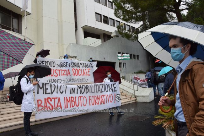 https://www.cronacheancona.it/wp-content/uploads/2020/05/sit-in_reddito-DSC_0767--650x433.jpg