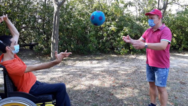 Solidarietà: Misericordia di Iolo (Prato), donato ieri un defibrillatore  per la scuola d'infanzia Papa Giovanni XXIII