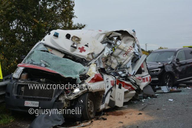 incidente-Tir-ambulanza-CRI-SS76-DSC_0121-650x433
