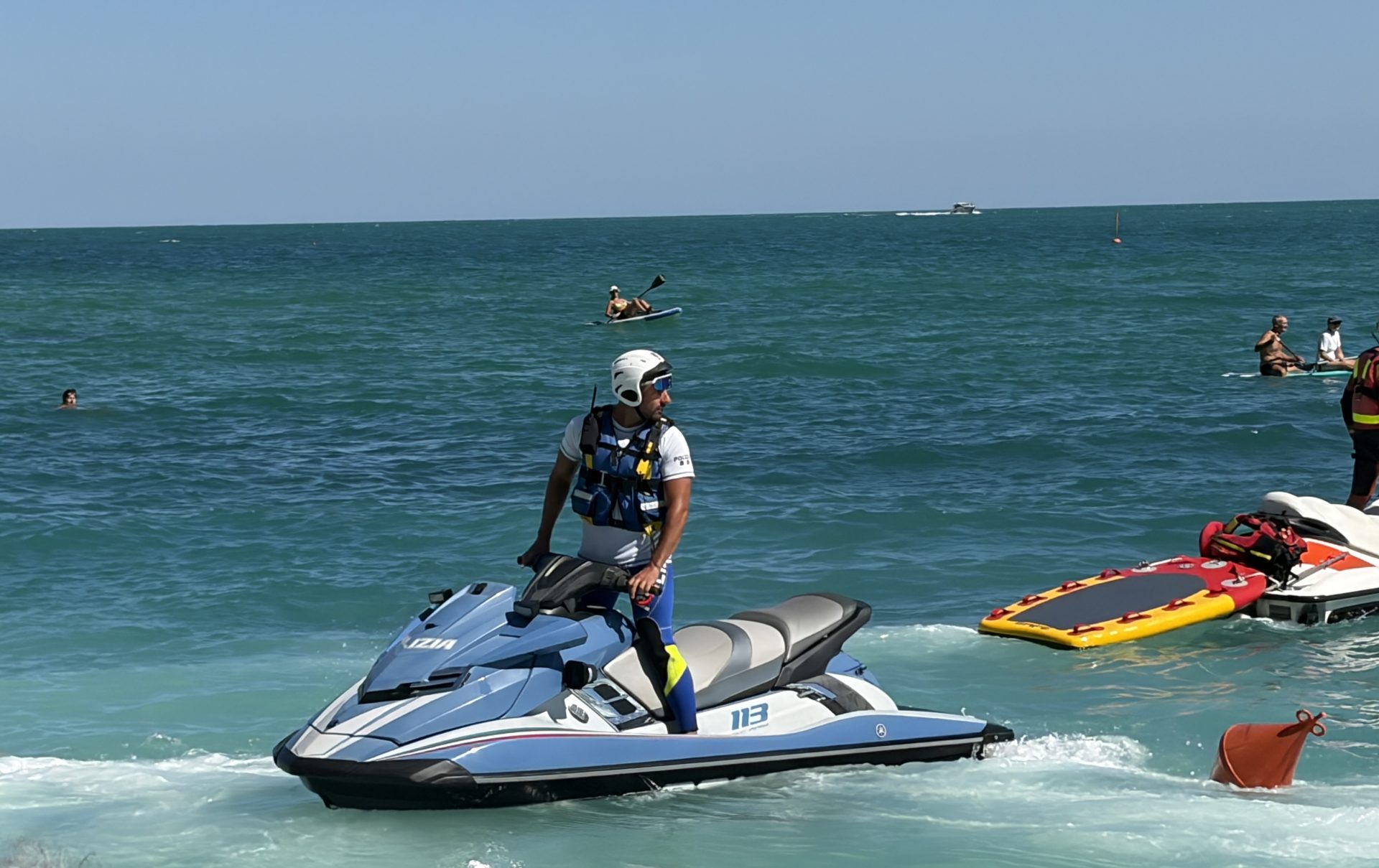 Pattugliamenti in mare da Senigallia a Sirolo: il bilancio delle moto d’acqua della polizia