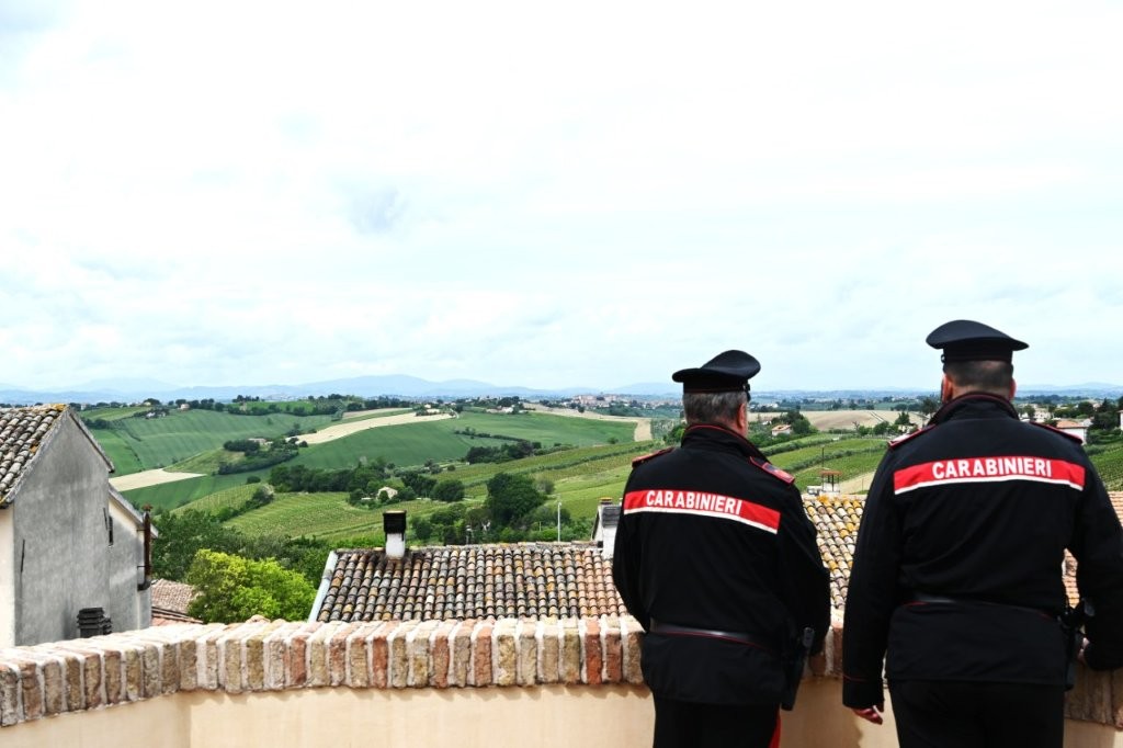 Carabinieri nella fotografia illustrativa pubblicata dalla fonte