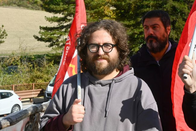 rifondazione comunista protesta consiglio straordinario muccia sisma 3